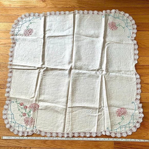 Linen Floral & Cotton Lace Tablecloth - Picture 3 of 4